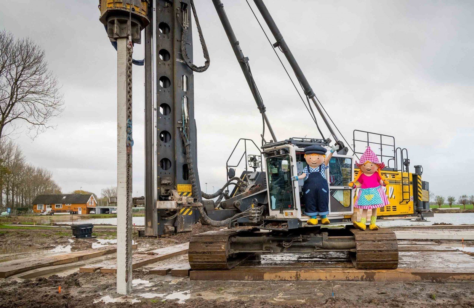Fien & Teun slaan eerste paal op Vakantiepark Molenwaard